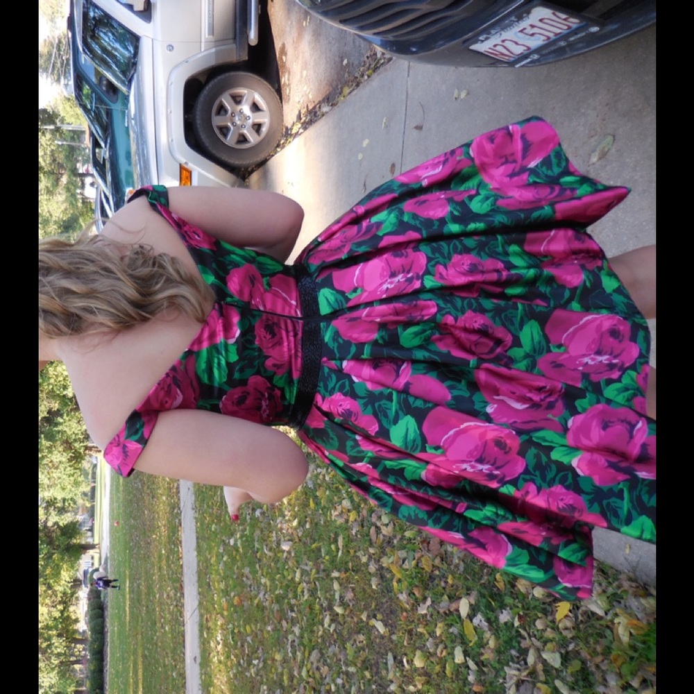 Dress - Picture 2 of 3
